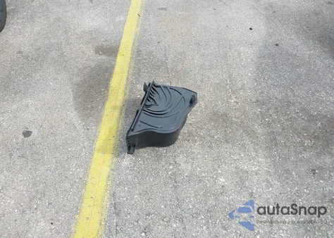 2014 Mercedes-Benz E 350 z USA, uszkodzony, nr VIN WDDHF5KB2EA809374